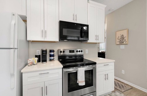 North Raleigh Casa | ☆ Game Space! Fenced In Yard ☆