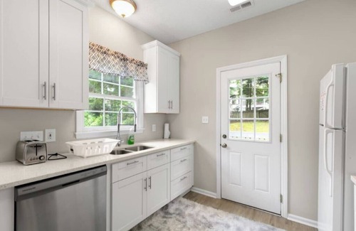 North Raleigh Casa | ☆ Game Space! Fenced In Yard ☆