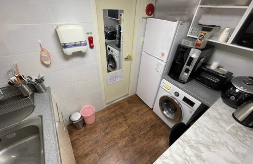 Sinsa-dong Apartamento | Gangnam Private Room & Bath 2minutes to subway! Recovery from Plastic Surgery
