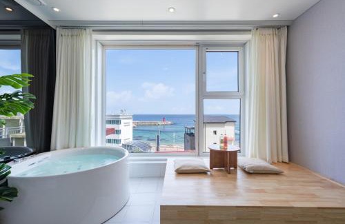 Jumunjin-eup Casa | Gangneung the One and the Classic Pension