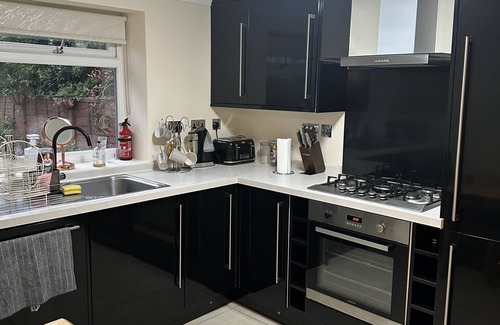 Barkingside Apartamento | Gants Hill studio with parking