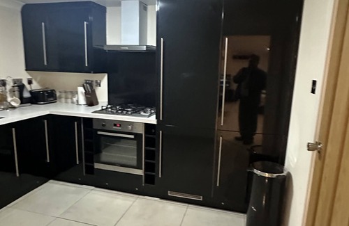 Barkingside Apartamento | Gants Hill studio with parking