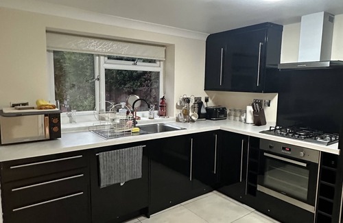 Barkingside Apartamento | Gants Hill studio with parking