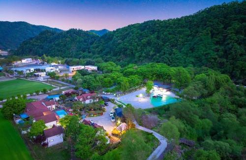 Buk Casa | Gapyeong Adelheim Pension Dogs Allowed, Group Rooms, Spa