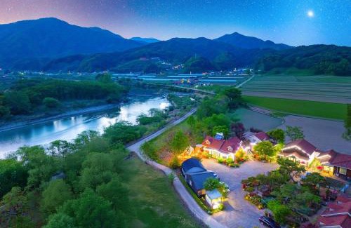 Buk Casa | Gapyeong Adelheim Pension Dogs Allowed, Group Rooms, Spa