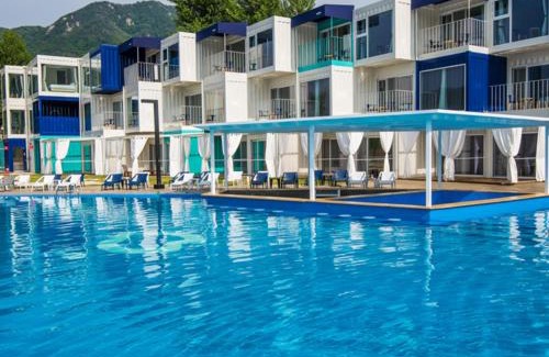 Seorak Hotel | Gapyeong Parotia Waterhouse