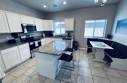 Kingman Casa | Garage access!