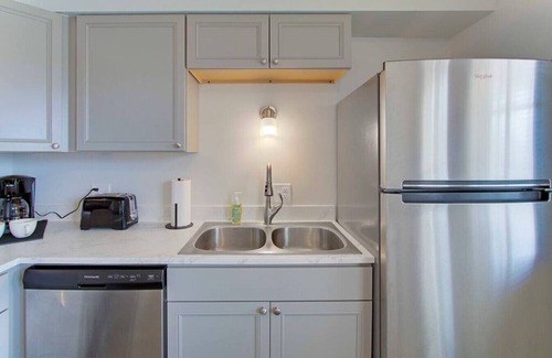 North Canton Apartamento | Garage | Contemporary + Spacious | Two Bedroom