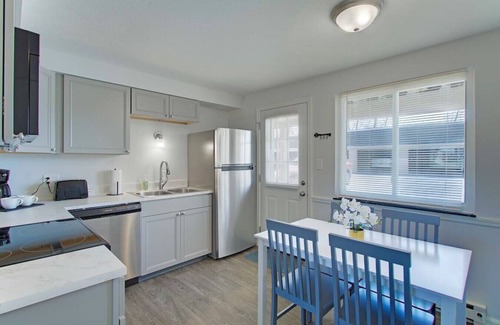 North Canton Apartamento | Garage | Contemporary + Spacious | Two Bedroom
