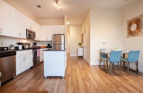 Old Town North Apartamento | Garage Parking - A Cozy and Stylish Suite Xcape
