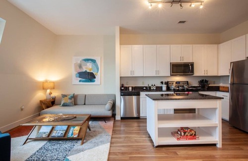Old Town North Apartamento | Garage Parking - A Cozy and Stylish Suite Xcape