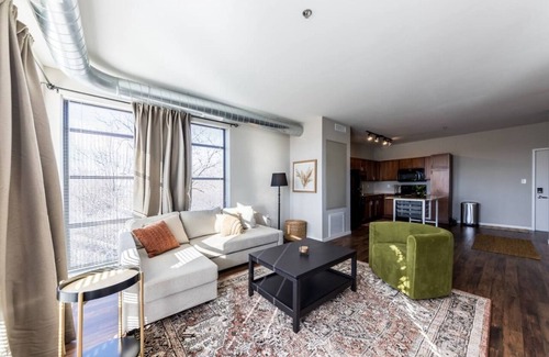 DeBaliviere Place Apartamento | Garage Parking Cozy Central West End Condo