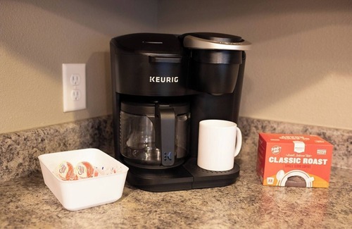 West Des Moines Apartamento | Garage Parking | Balcony | Onsite Gym & Tanning