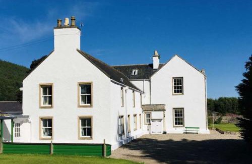 Fochabers Casa | Garbity Farmhouse - beautiful 6-bedroom Farmhouse with open fires