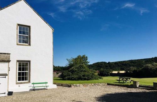 Fochabers Casa | Garbity Farmhouse - beautiful 6-bedroom Farmhouse with open fires