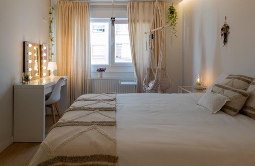Santiago de Vigo Apartamento | Garcia Barbón 48 con Parking Gratis ツ Rias Baixas Rentals