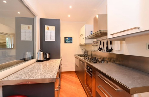 Sirmione Apartamento | Garda Amore: Deluxe Two-Bedroom Residence with Lake View in Sirmione Old Town