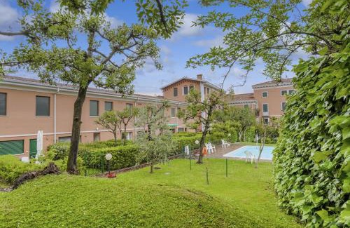 Bogliaco Apartamento | Garda - Lakefront Residence Pool - by Host4U