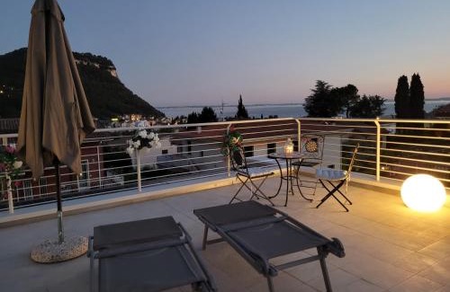 Garda Apartamento | Garda view - Nuovo appartamento con solarium vista lago