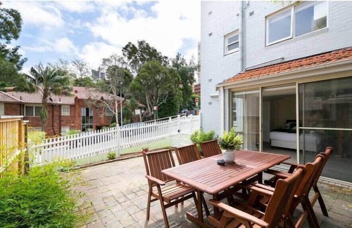 North Sydney Apartamento | Garden 2 Bed Apt and Walk to Harbour | Parking