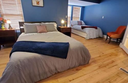 Downtown Niagara Falls Casa | Garden 2 Storey House