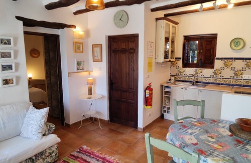 Portugos Casa | Apartamento con jardín en el corazón del campo, cerca de pueblos locales.