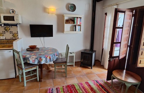 Portugos Casa | Apartamento con jardín en el corazón del campo, cerca de pueblos locales.