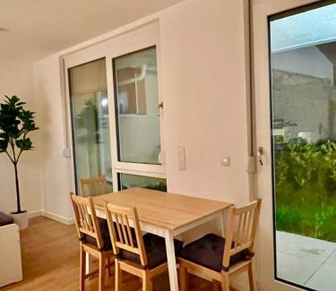 Wiener Neudorf Apartamento | Garden Apartment with 5 Separate Beds
