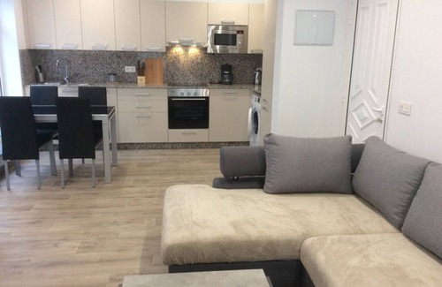 La Asomada Apartamento | Garden apartment with jacuzzi and sea views