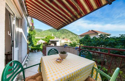 Komiza Apartamento | Garden Apartments