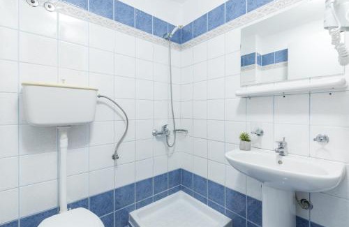Ipsos Hotel | Garden Budget Rooms