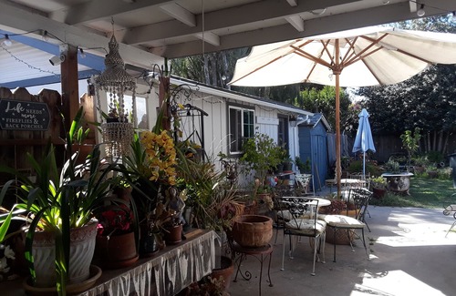 Salinas Cabaña | Garden Chalet walking distance to Oldtown Salinas