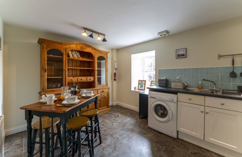 Gargunnock Cabaña | Garden Cottage - a cottage that sleeps 6 guests in 3 bedrooms