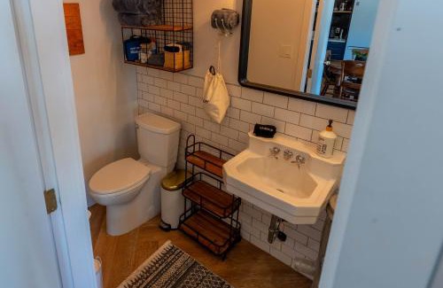 Saanich East Casa | Garden Cottage and Bunkie at Horner Park