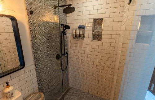 Saanich East Casa | Garden Cottage and Bunkie at Horner Park