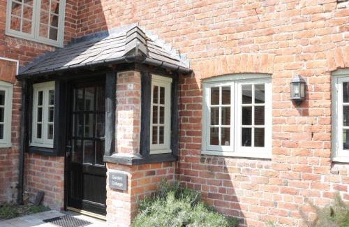 Newtown Casa | Garden Cottage