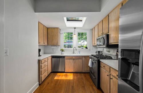Mid City South Casa | LSU Garden District Home on Parade Route