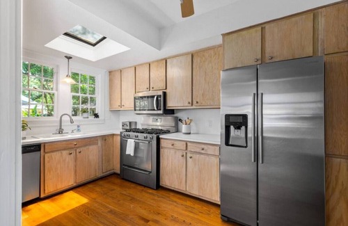 Mid City South Casa | LSU Garden District Home on Parade Route