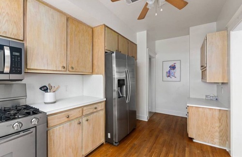 Mid City South Casa | LSU Garden District Home on Parade Route