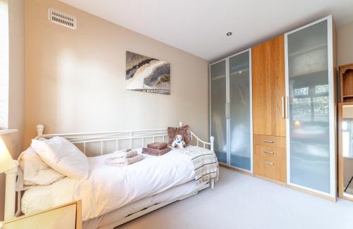 Tudor Apartamento | Garden Flat short walk to Kingston & Richmond Park