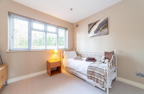 Tudor Apartamento | Garden Flat short walk to Kingston & Richmond Park