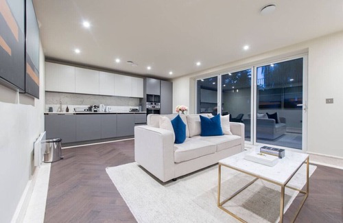 Chigwell Apartamento | Garden Haven: Luxe 1BR 1BA Chigwell Retreat