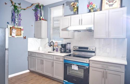 Poplar Apartamento | Garden Hideaway Minutes to Fishtown
