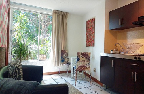 Guadalupe Inn Apartamento | CASA DE JARDÍN 1 DORMITORIO / CAMA DOBLE / BAÑO COMPLETO / COCINA / SALÓN Y COMEDOR