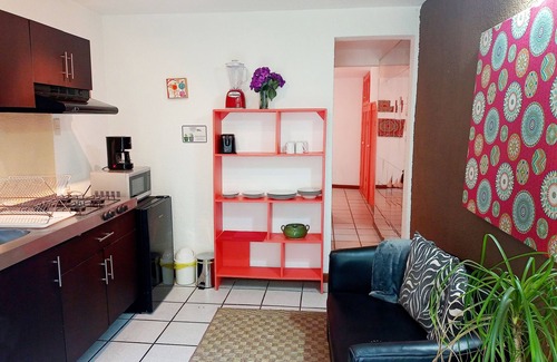 Guadalupe Inn Apartamento | CASA DE JARDÍN 1 DORMITORIO / CAMA DOBLE / BAÑO COMPLETO / COCINA / SALÓN Y COMEDOR