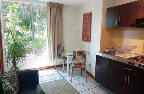 Guadalupe Inn Apartamento | CASA DE JARDÍN 1 DORMITORIO / CAMA DOBLE / BAÑO COMPLETO / COCINA / SALÓN Y COMEDOR