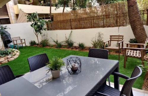 Ra'ananna Apartamento | Garden House By IsrApart