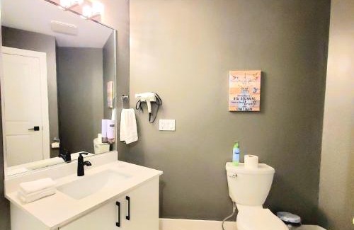 Chilliwack Casa | Garden House King bed Near Heritage Park, Coliseum , HWY 1, Fishing, Cultus Lake