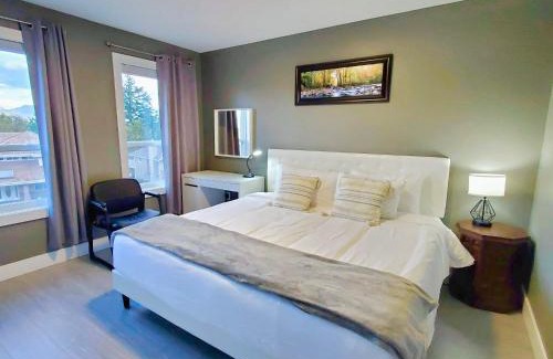 Chilliwack Casa | Garden House King bed Near Heritage Park, Coliseum , HWY 1, Fishing, Cultus Lake