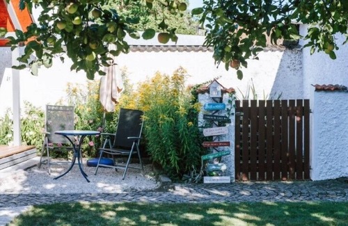 Ornbau Apartamento | Garden house red with one bedroom